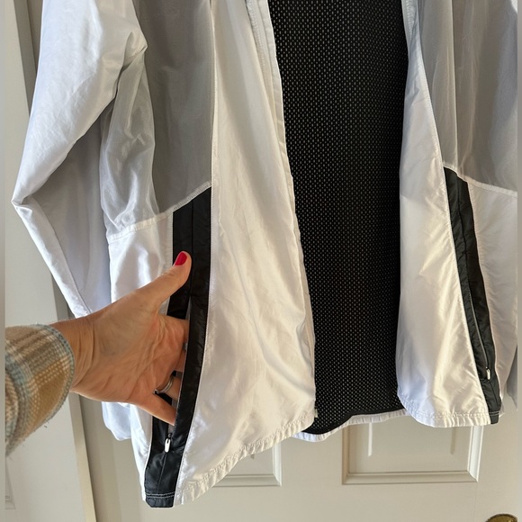 Under Armour Lightweight Ladies Jacket - Picture 4 of 9